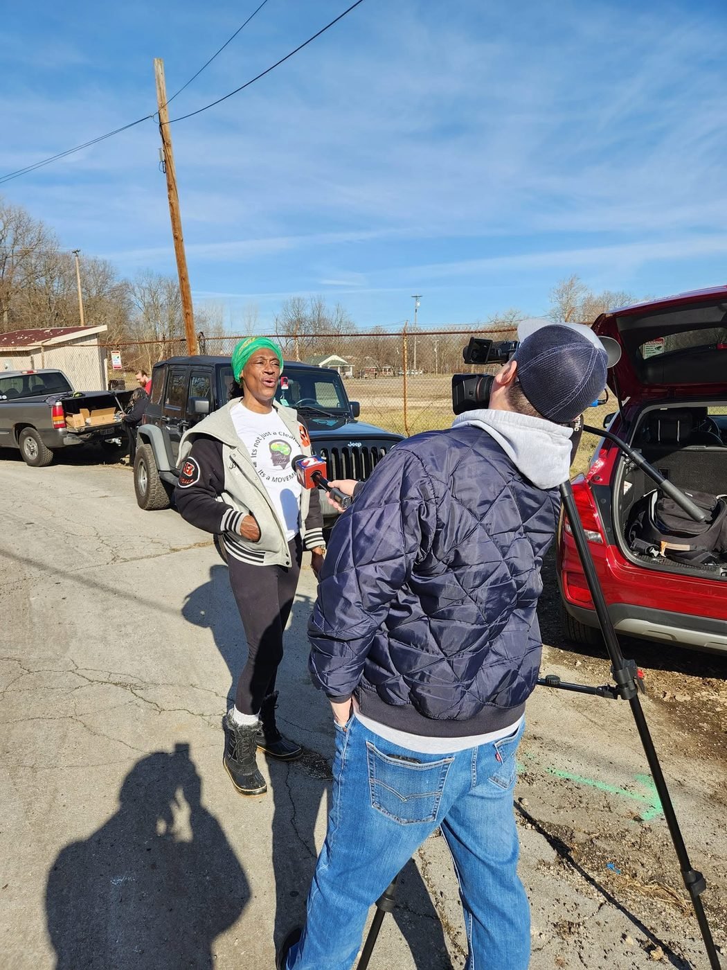 Neighbors arriving for the clean-up
